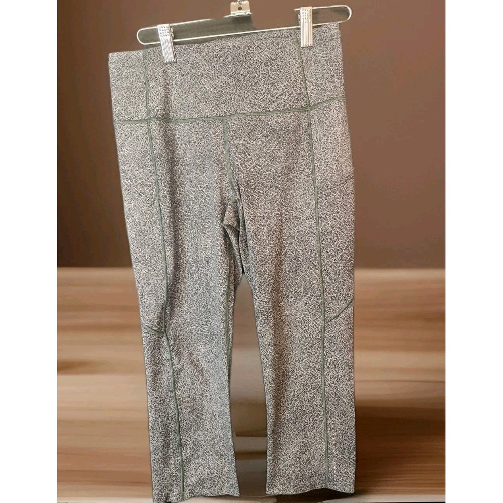 Lululemon Speckled Black & White Cropped Leggings Size 8 READ